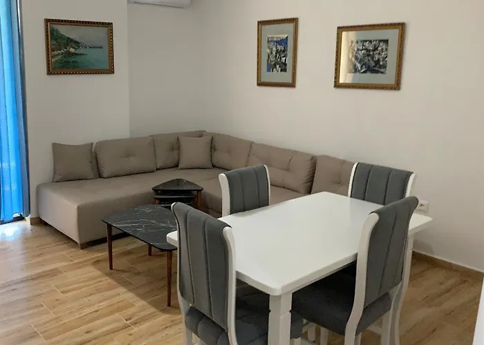Charlie\'S Home
