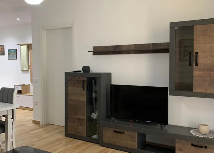 Charlie\'S Home